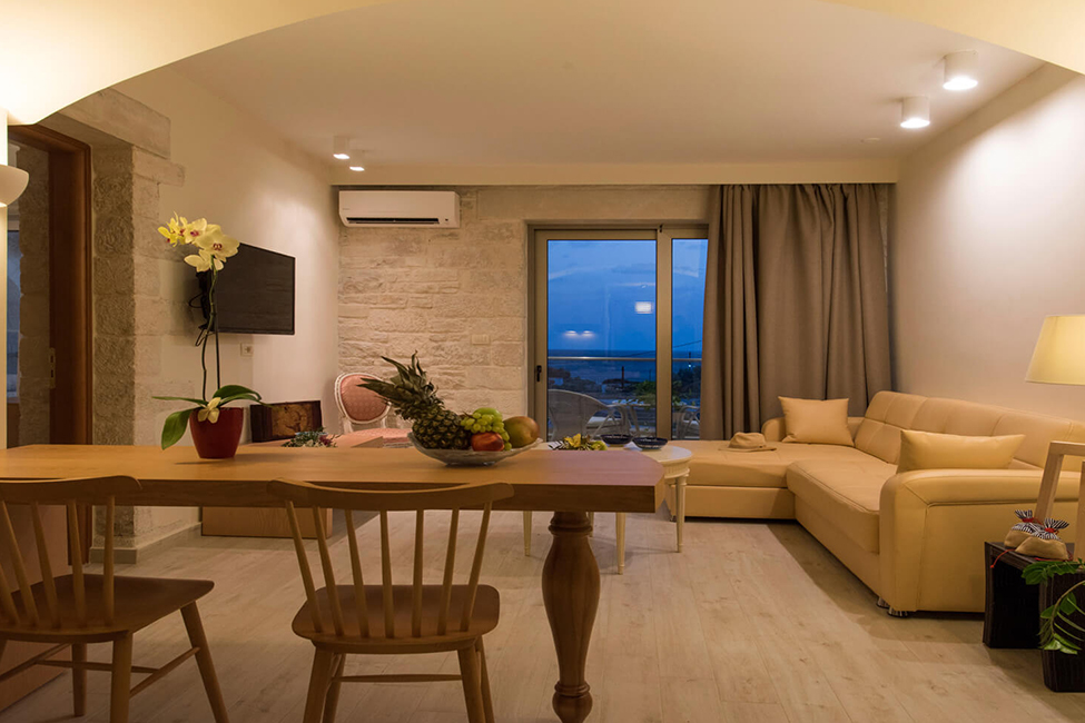 Erato Suite 2/6 p