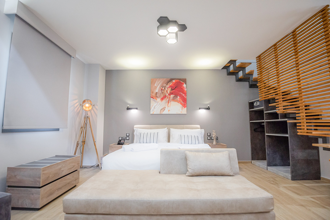 Two Bedroom Loft 2/4p