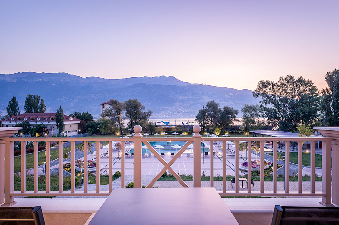 Deluxe Room with Lake View 2/3p