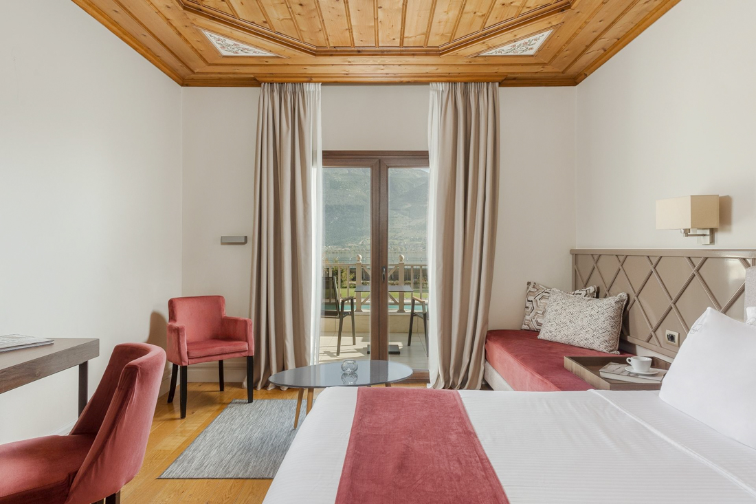 Deluxe Room with Lake View 2/3p