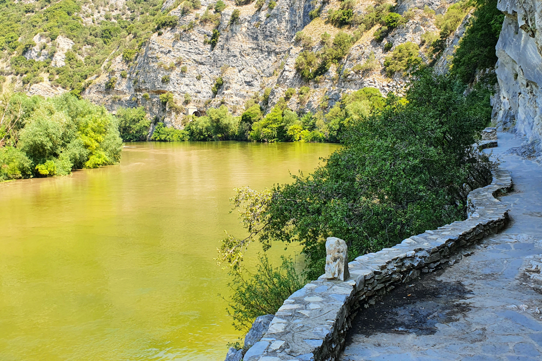 Nestos