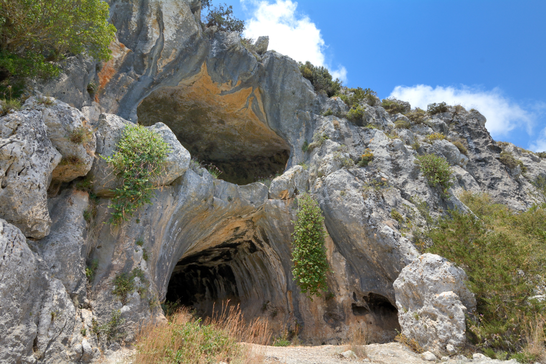 Damianos Caves