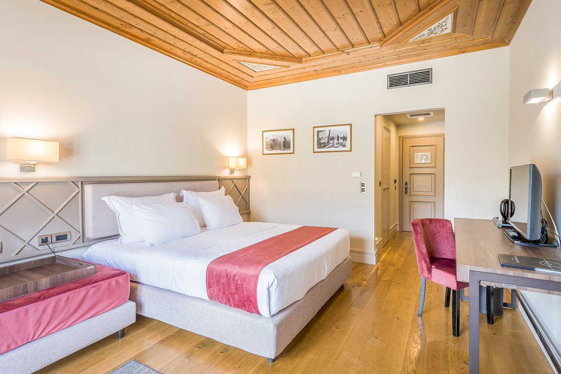 Deluxe Room with Lake View 2/3p